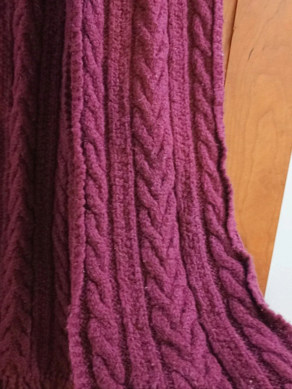 Pointelle cable-knit scarf finished with ample fringe tassels